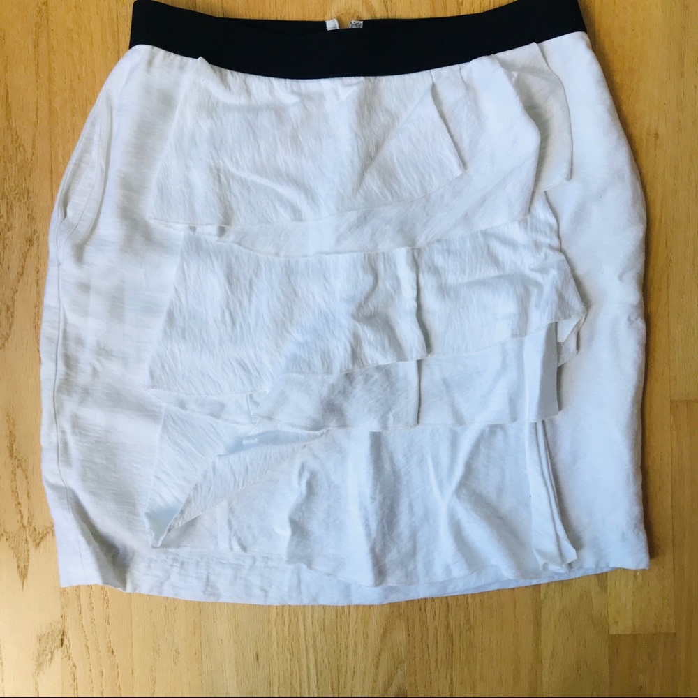 BCBG / white skirt with black